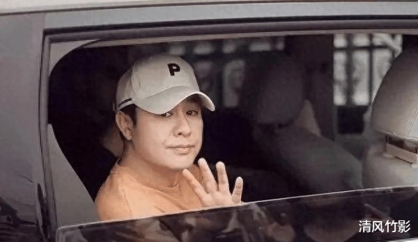张颂文扔粉丝信件，网友吵翻了！真相究竟如何？