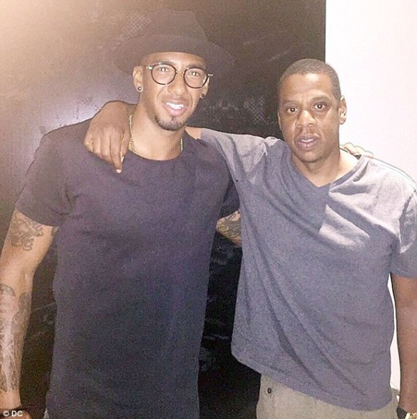 Jay Z开了家体育明星经纪公司 然后第一个足球明星签的是博阿滕
