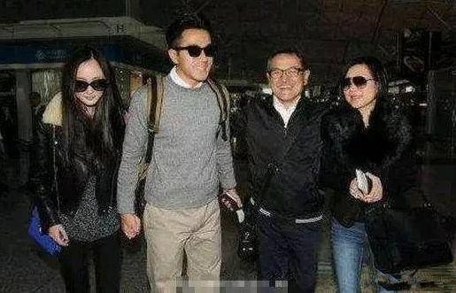 美女明星与婆婆合影，杨幂高冷，李小璐被宠溺，我只服林心如