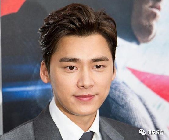 李易峰、鹿晗换经纪人，其实两人已从四大流量中离队了！