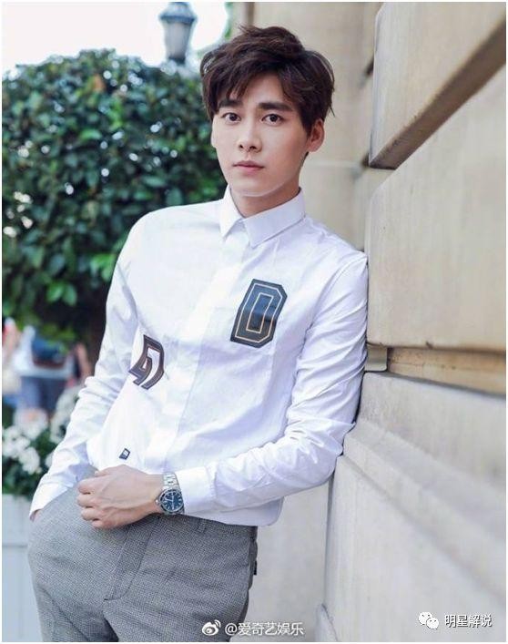 李易峰、鹿晗换经纪人，其实两人已从四大流量中离队了！