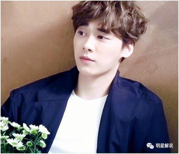 李易峰、鹿晗换经纪人，其实两人已从四大流量中离队了！