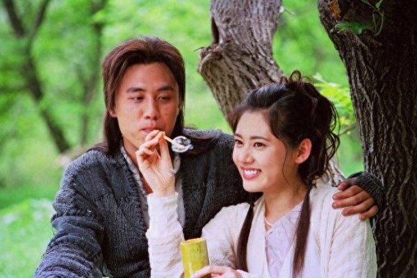 出道即演重要角色，09年堪称第一小生，现人气远不如李晨冯绍峰