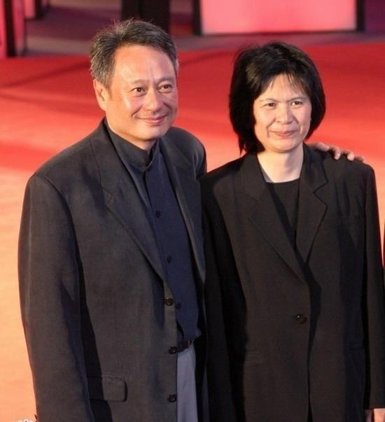 娱乐圈5位德才兼备、满是正能量的知名大导演和妻子近照