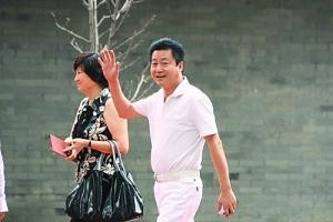 娱乐圈5位德才兼备、满是正能量的知名大导演和妻子近照