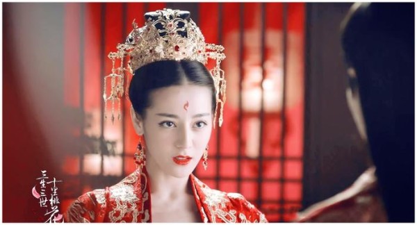 古装剧中的新娘妆谁最惊艳？热巴娇艳，赵丽颖美若天仙
