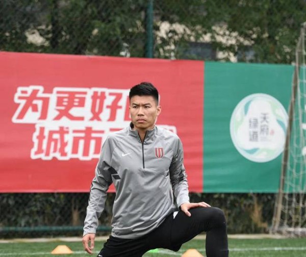 中超转会最新动态：杨一鸣将加盟深圳新鹏城，何小珂随青岛西海岸冬训