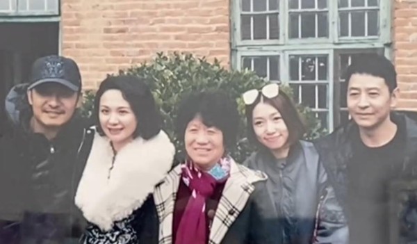 图片[7]-江疏影黑料：程莉莎为郭晓东庆50岁生日，复古派对仪式感满满，夫妻情深表白暖人心-吃瓜网 - 吃瓜爆料|热点黑料|网红大瓜|独家爆料|抖音反差|免费吃瓜|黑料不打烊|热点大瓜