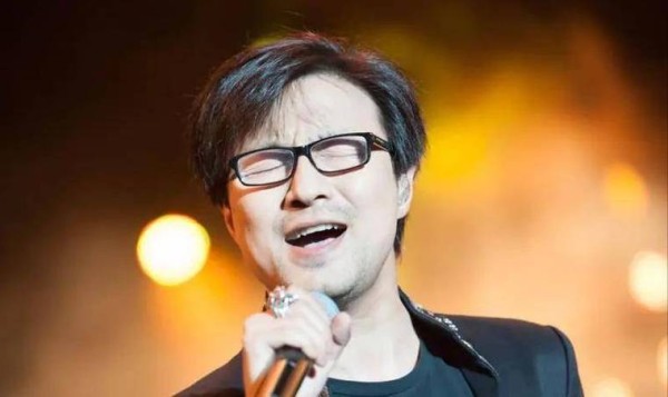 “汪峰定律：娱乐圈的神奇抢镜‘魔咒’”