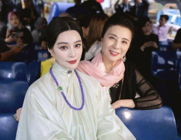 内娱收入最高的女星，7年无戏可拍，一年营收超过14亿