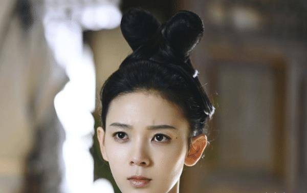 小时候就很喜欢看电视剧的陈瑶，高三的时候，才决定报考表演学院