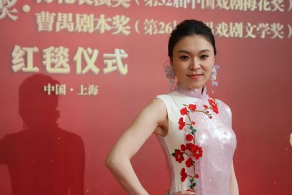 梅花奖新晋得主鲍陈热：民营剧团开出首朵“梅花”