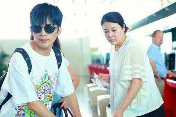 娱乐圈“和经纪人结婚”的4位明星，大张伟上榜，第三对太感人！