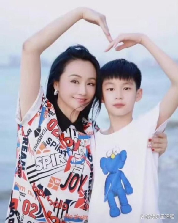 曹颖：事业做的再好不如多陪孩子长大 明星妈妈的醒悟