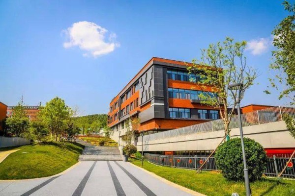 生活指导老师=“宿管大妈”？来！肩扛国字号荣誉的“宿管大妈”了解一下！