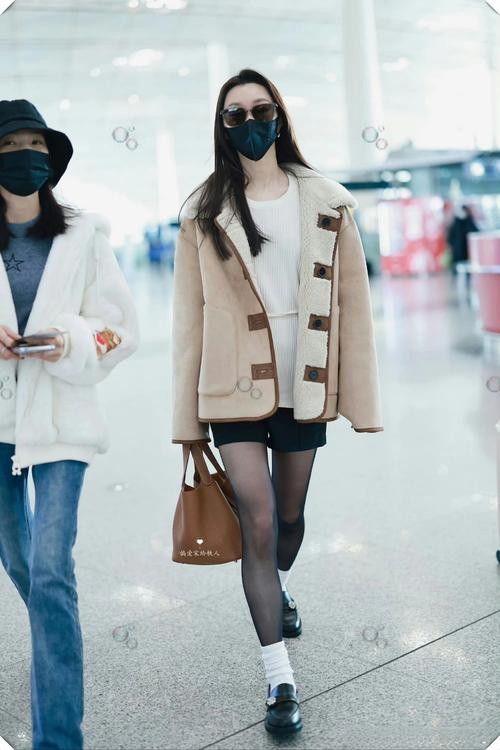 明星机场穿搭图片