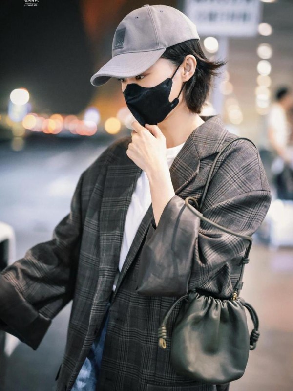 明星机场穿搭图片