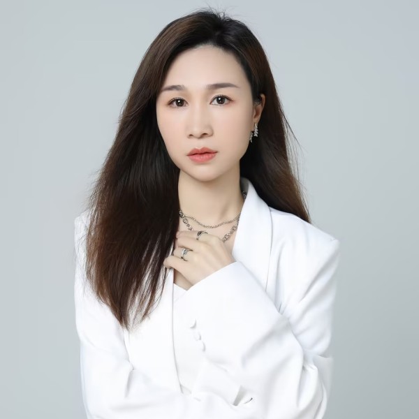 黄莉