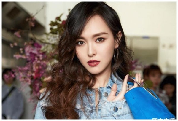 欧阳娜娜被姐姐拖累？对方澄清妹妹整容问题，就是在给妹妹添麻烦