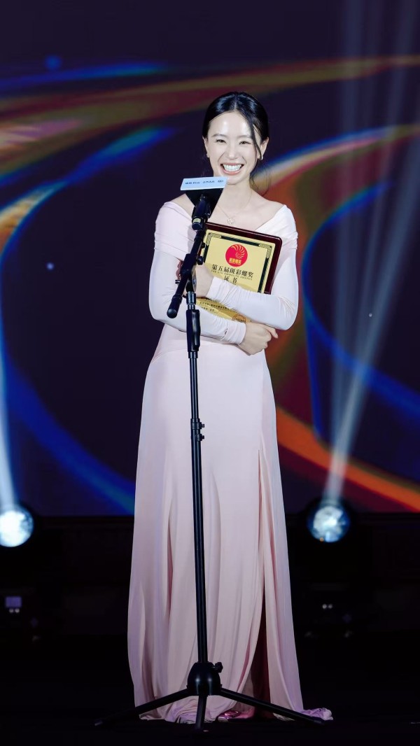 第五届新时代电视节颁奖，《六姊妹》最佳剧集，侯勇梅婷分获最佳男女主角