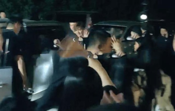 罗志祥遭狂热粉丝一路跟随到酒店，脑残粉太疯狂！