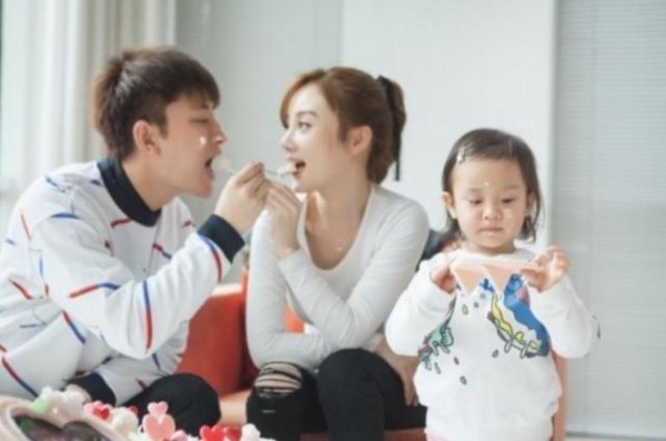 贾乃亮微博评论达到109万, 转发32万, 圈内好友只有她一人力挺