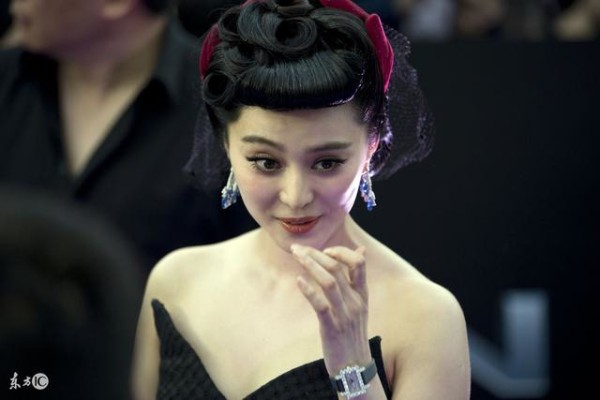范冰冰毕业于上海师范大学谢晋影视艺术学院，中国女演员