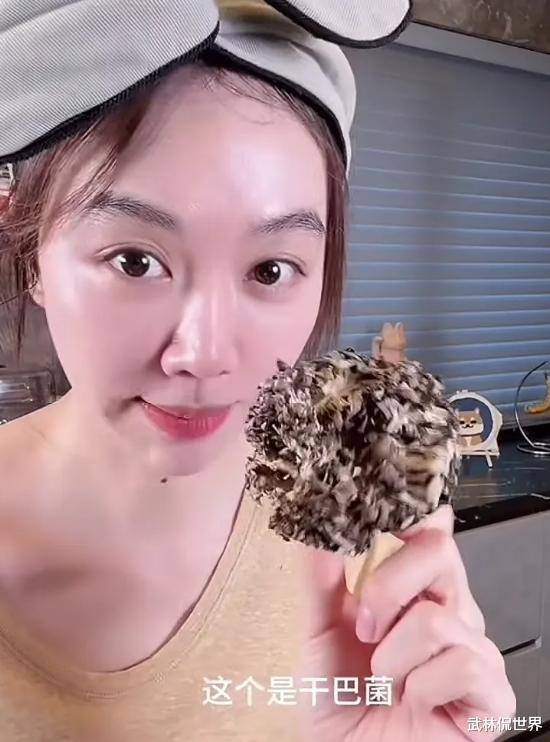 明星带货又双叒翻车？姜妍把灰树花当干巴菌卖，这届艺人该补补课了！