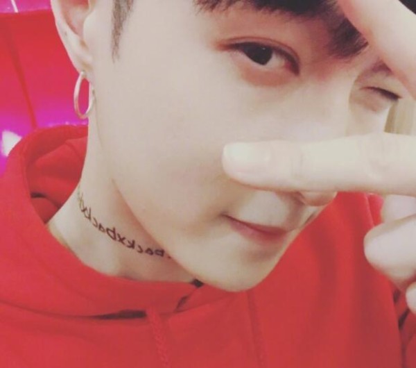 明星也爱好纹身，余文乐纹了偶像的脸，张艺兴却纹了粉丝的名字