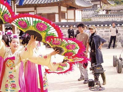 组图：中韩合拍MV 瞿颖朴在勋演绎《山水谣》