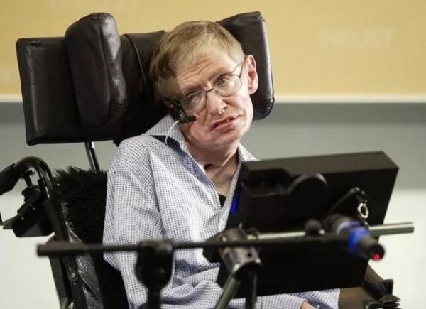 霍金去世全网悼念，他最真诚，王俊凯是唯一与其互动的内地明星