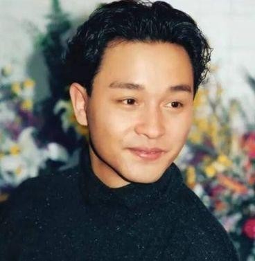 张国荣逝世16周年，众明星凌晨发文缅怀，经纪人晒珍贵合影