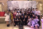 距离电视剧《陈情令》大结局已经过去了近一周的时间，19日，肖战、王一博再度相聚《陈情令》庆功宴，并同框合照。