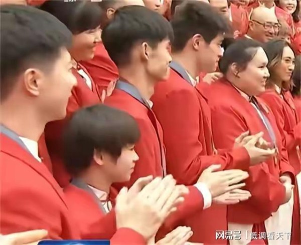 奥运庆功宴大合照有讲究，凭什么他们在C位