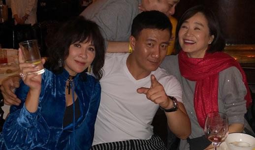 关之琳胡军庆功宴画面曝光:这些不老女神明星齐亮相 第5张