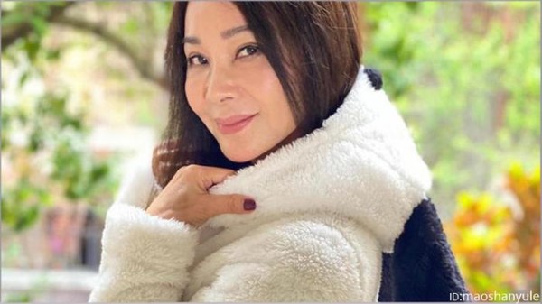 64岁女星新戏里不光有三个男人，还有大量床戏，曾自曝喜欢小鲜肉