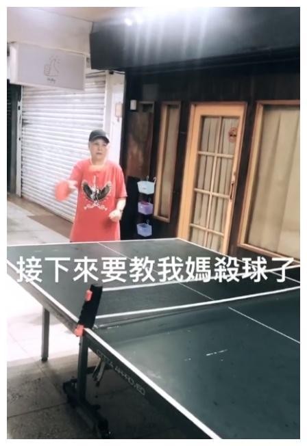 罗志祥分手事件后与妈妈首次同框！陪儿子打球气色好打破病重传闻