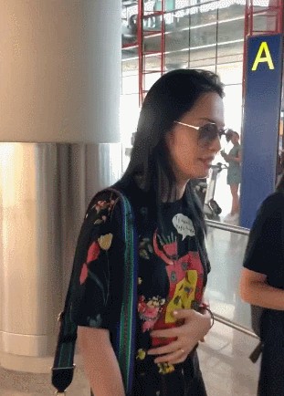 姚晨安慰激动粉丝怎么回事？姚晨安慰激动粉丝事件始末