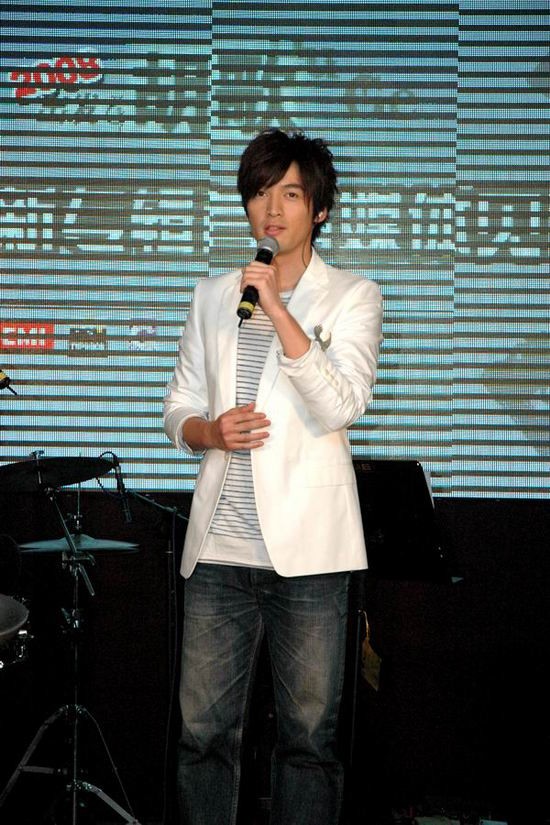 胡歌现场演唱专辑新歌