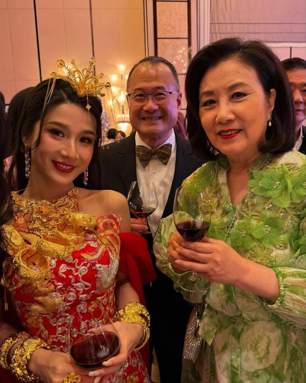 40亿豪门婚礼惊艳全场，黄金挂满全场，特首亲临见证！