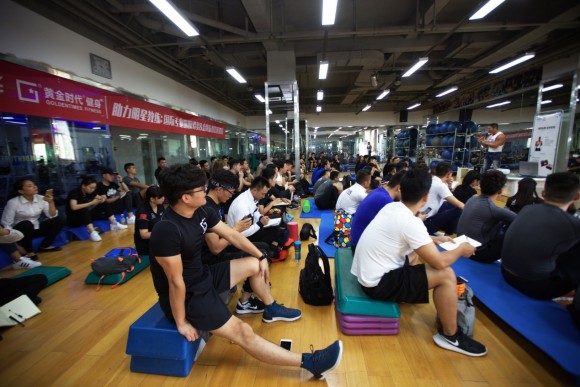 舒华携手黄金时代健身 打造专业明星私教