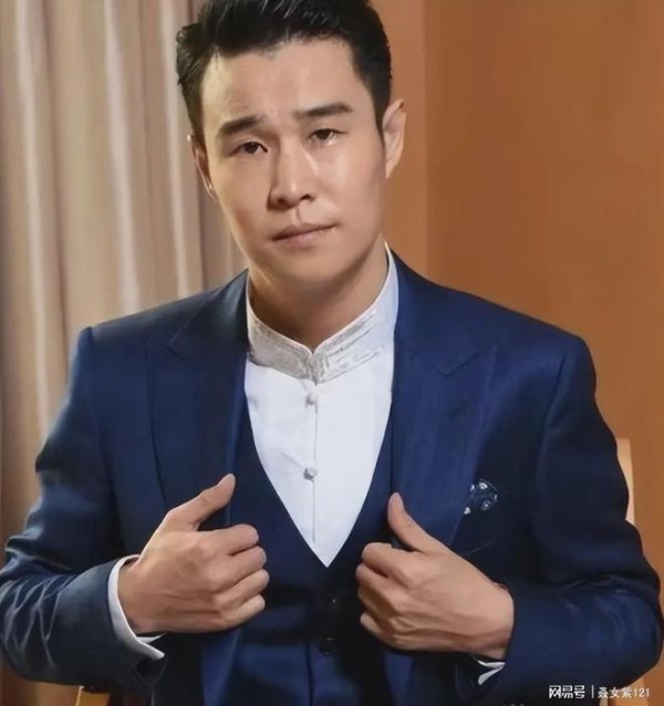 沈阳不是歌手出身，但是成功开了全国巡演的小品明星，场场爆满