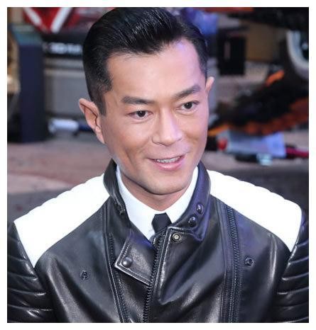 在当今的中国，哪些明星对国家做出贡献？