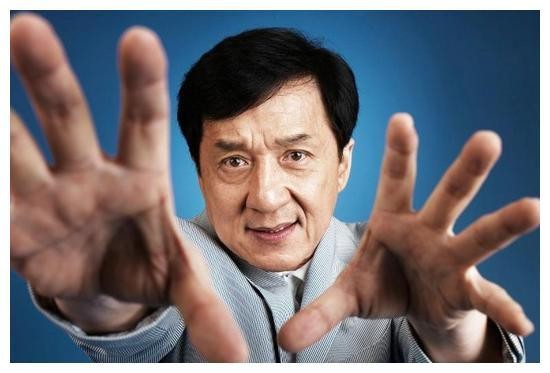 在当今的中国，哪些明星对国家做出贡献？