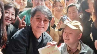 爱心人士助力,长沙高位截瘫公益人如愿与周华健握手拥抱