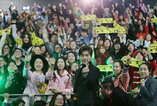 盘点娱乐圈里对粉丝最好的10大明星: 最后一位值得粉丝敬爱