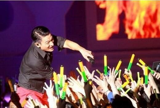 盘点娱乐圈里对粉丝最好的10大明星: 最后一位值得粉丝敬爱