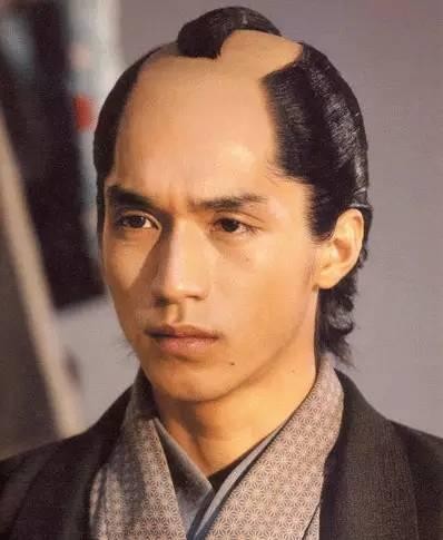 明星“地中海”发型比拼，火云邪神霸气，李嘉欣惊悚，只有他最帅