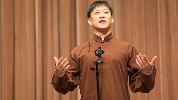 当“白眼狼”的明星，成名后翻脸不认人，甚至逼迫师娘下跪磕头！