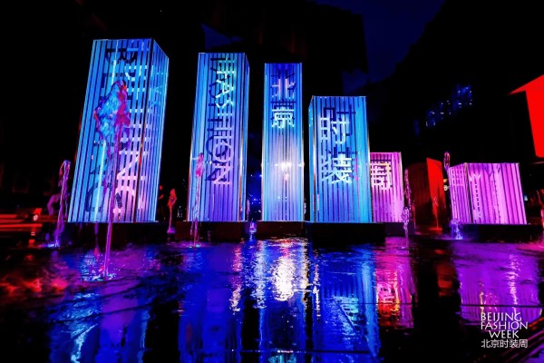 它从海上来